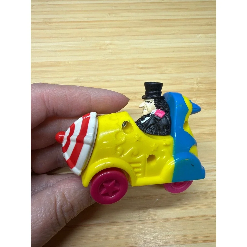 1991 DC Comics Penguin Umbrella Car Toy Vehicle Batman Rolling Figure